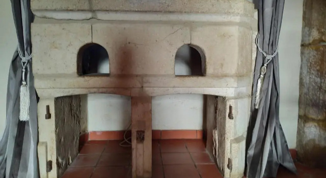 Апартаменты Charming Courtyard cottage 25kms Puy du Fou