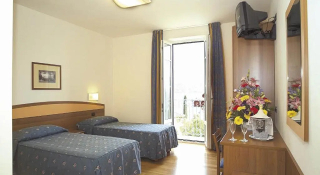 Трёхместный номер Standard Hotel Lario