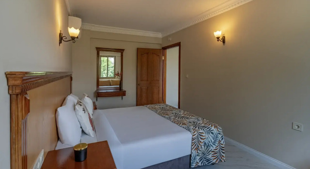 Люкс с видом на сад Rosy Suites Hotel