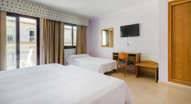 Четырёхместный номер Standard Duerming Montalvo Playa Hotel