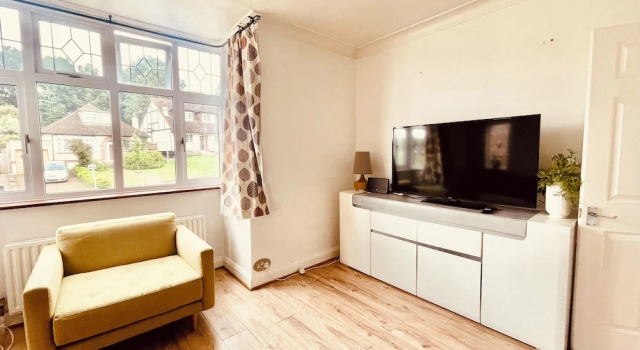 Immaculate 2-bed House in Potters Bar, Забронировать Отель Отели Англии 3 звезды, 3*