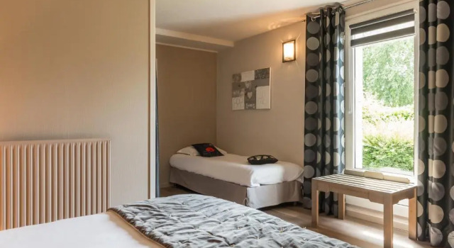 Четырёхместный номер Standard Logis Hôtel la Grassinais Saint-Malo