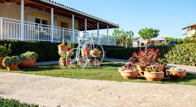 Fully Equipped Beach House at Pachia Ammos Plytra, Забронировать Отель Плитра Cape Malea, рядом с Пляж Plitra
