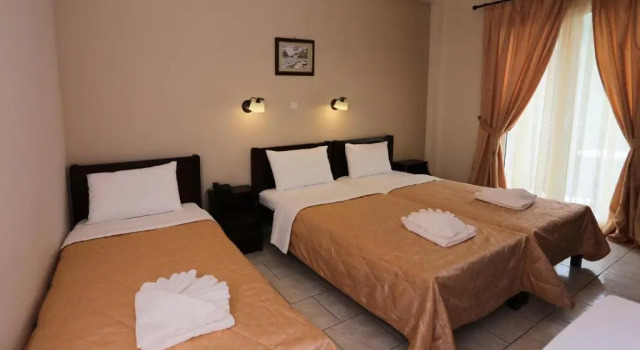 Трёхместный номер Standard с балконом Hotel Aktaion