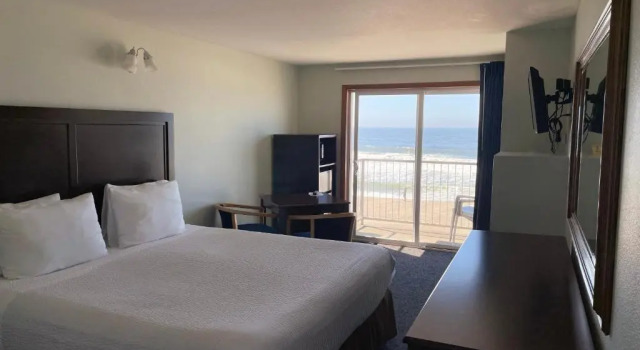 Номер Standard с балконом The Sandcastle Beachfront Hotel