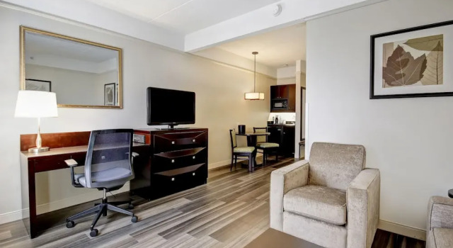 Люкс c 1 комнатой Holiday Inn Windsor - Ambassador Bridge by IHG