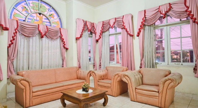 OYO 2061 Rizki Dhira Guest House Syariah, Boek Pension Gastenverblijven in Yogjakarta, Pension