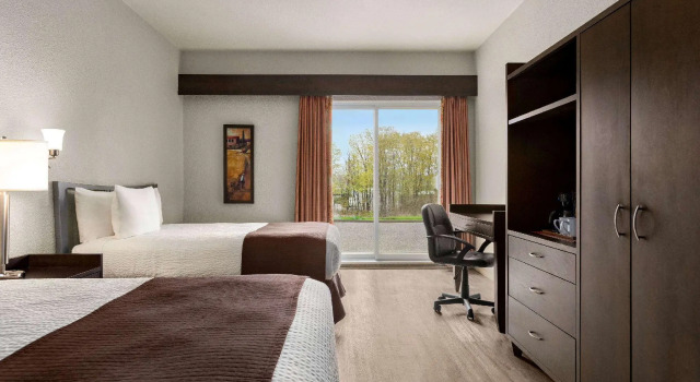 Четырёхместный номер Standard Days Inn by Wyndham Montmagny