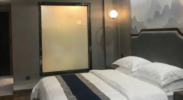 Executive Suite with river view Pingjiang Binjin Hotel
