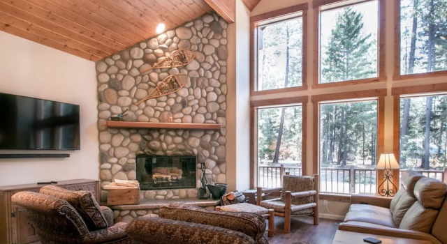Getaway Moose Apartment 3 NW Comfy Cabins, Book Lejlighed Hoteller i Plain med parkering, Parkering