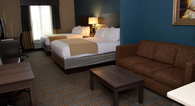 Четырёхместный номер Standard Holiday Inn Express Hotel & Suites Goldsboro - Base Area by IHG