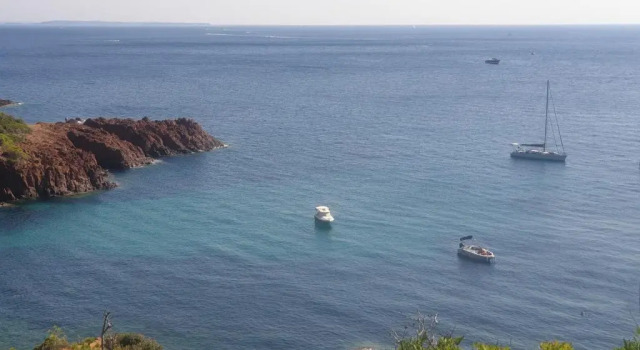 Fréjus plage T2, piscine, parking, plages à 200m