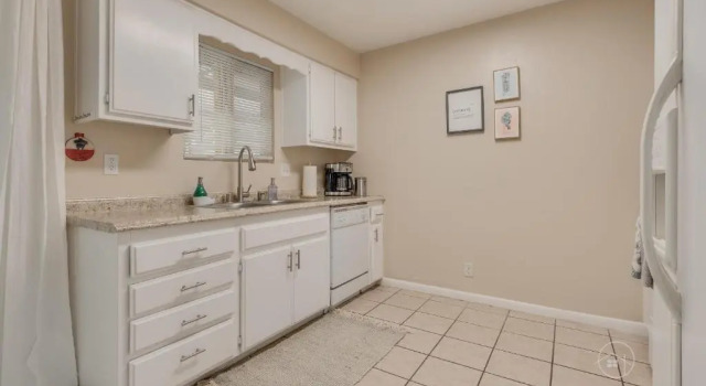 Коттедж A WAVE FROM IT ALL - Pet & Family Friendly Home with Beautiful Views!