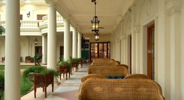 DLF Club 4