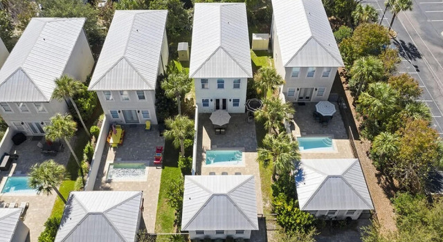 Seaside Escape by Bliss Beach Rentals, Rezerwuj Hotel Hotele w Emerald Coast z parkingiem, Parking