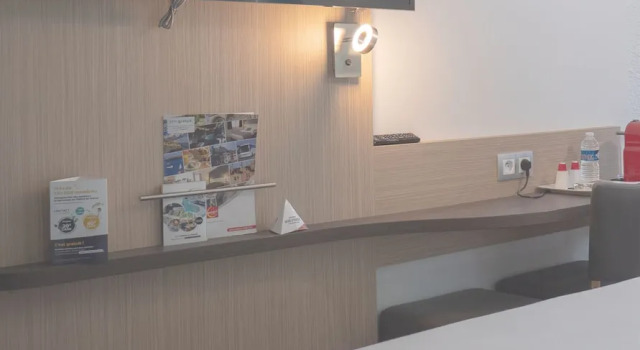Номер Standard Contact Hotel Bleu France Eragny Cergy