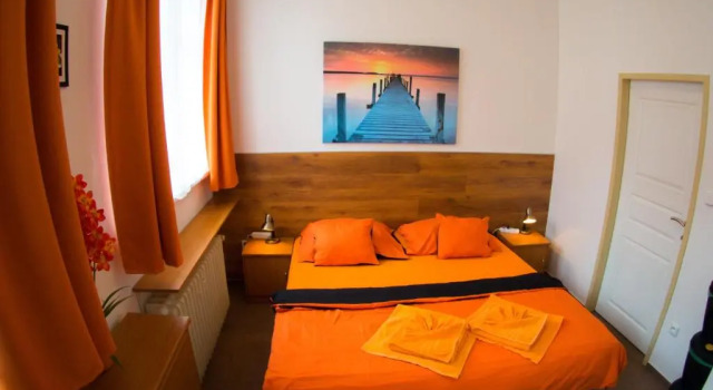 Apartments Radka, Забронировать Апартаменты/квартира Отели Тршебонь с парковкой, рядом с Saint Giles Church, Парковка