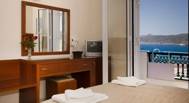Трёхместный номер Standard с балконом Hotel El Greco
