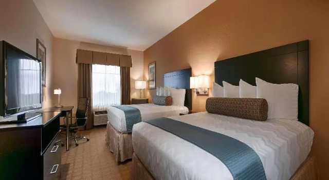 Четырёхместный номер Standard Best Western Plus Lytle Inn and Suites