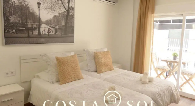 La Carihuela Torremolinos- Studio 1- Costa Sol Holiday Rentals, Забронировать Отель Торремолинос Коста-дель-Соль, рядом с Пляж El Saltillo