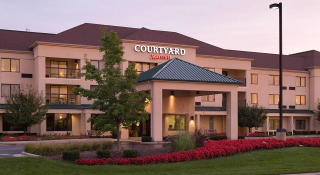 Четырёхместный номер Standard Courtyard by Marriott Kokomo