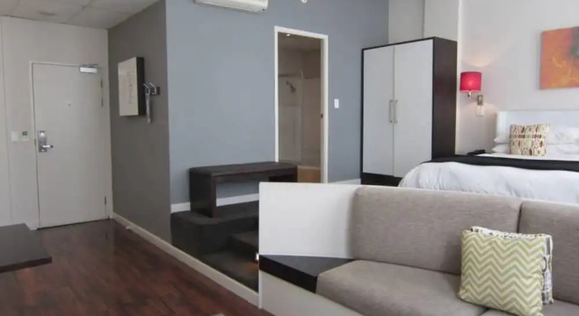 Studio Apartment With Roof Top View, Забронировать Апартаменты/квартира Отели Кейптауна с бассейном, рядом с Замок Доброй Надежды, Бассейн