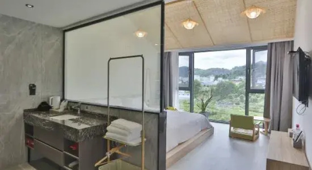 Люкс Heavens Gate Home Stay -Free pick up service-Free laundry service-Panoramic view of Tianmen Mountain