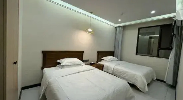 Семейный люкс Deluxe Burjin Comfort Hostel (Russian Style PedestrianStreet)