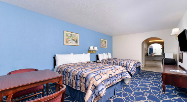 Четырёхместный номер Standard Americas Best Value Inn and Suites Houston/Northwest Brookhollow