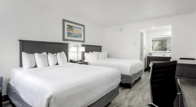 Четырёхместный номер Standard с видом на внутренний двор The Island Resort at Fort Walton Beach