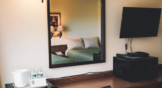 Kings Landing, Rezerwuj Hotel Homer 