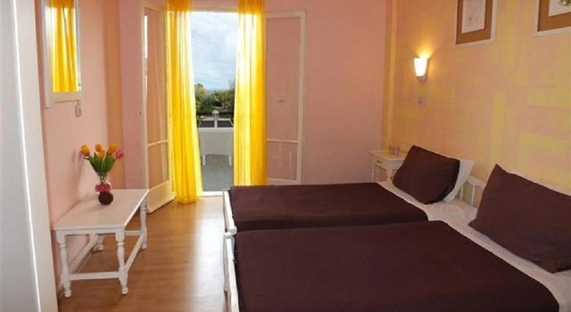 Firefly Hotel, Забронировать Отель Мораитика 