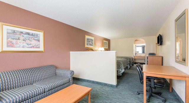 Четырёхместный люкс Days Inn by Wyndham New Braunfels