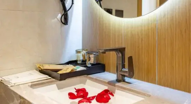 Yayue Boting Garden Hotel (Mangshi Square & Airport Branch), Prenota Hotel Mangshi Yunnan