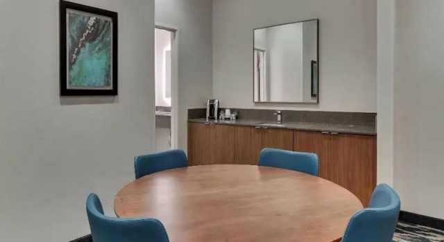 Четырёхместный люкс c 1 комнатой Fairfield Inn & Suites by Marriott Birmingham Downtown