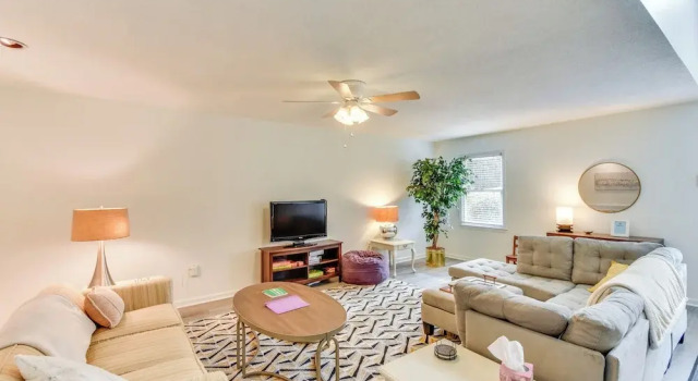 Апартаменты Charming Seneca Home - 3 Mi to Memorial Stadium!