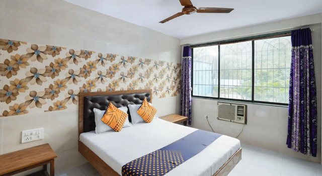 Oyo 74977 Dipesh Lodge