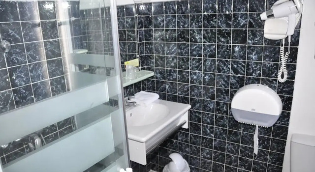 Standart çift kişilik oda Sarl Hotel Cesar