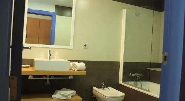 Трёхместный семейный номер Standard Hotel Alboran