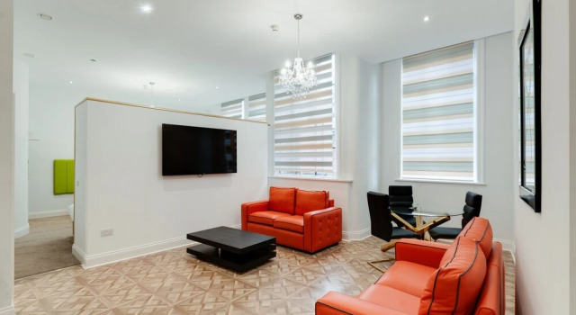 Апартаменты Royal Temple Court Cavern Quarter Apartments by Happy Days