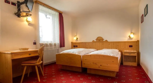 Albergo Ristoro Lezuo Pordoijoch, Book Hotel Livinallongo del Col di Lana Livinallongo del Col di Lana