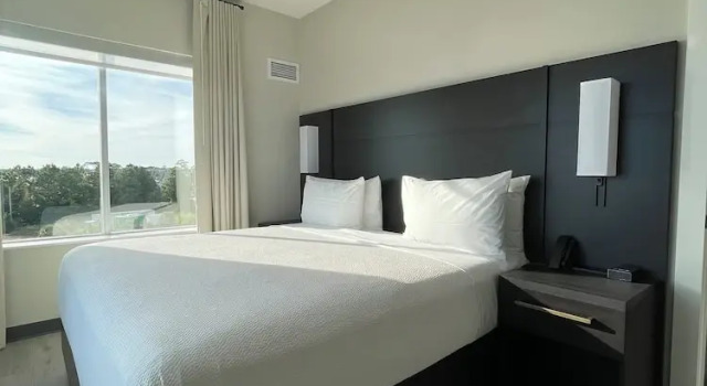 Residence Inn By Marriott Navarre Waterfront, Rezerwuj Hotel Hotele w Panhandle Florida ze śniadaniem, Śniadanie