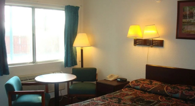 Travelinn Dekalb, Prenota Hotel DeKalb Illinois