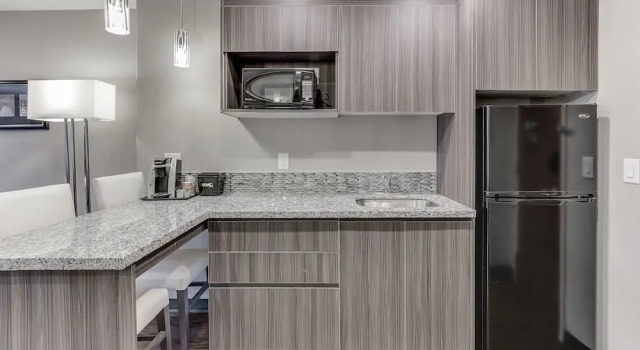 Люкс Standard Home Inn & Suites Saskatoon South