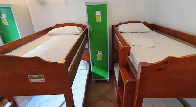 Кровать в общем номере Bamboo Búzios Hostel