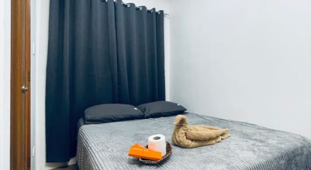 J&J Mactan Stays with PS4, Netflix, Pool & Free Parking, Забронировать Отель Лапу-Лапу-Сити 