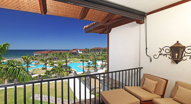Двухместный номер Deluxe с балконом и с видом на бассейн JW Marriott Guanacaste Beach Resort