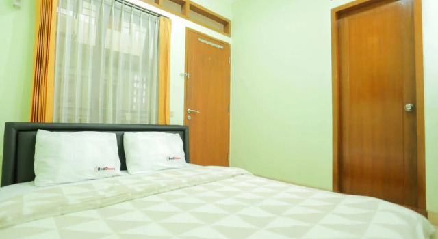 RedDoorz near Sukajadi