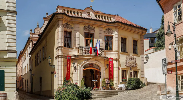Alchymist Grand Hotel and Spa, Забронировать Курортный отель Отели Праги с завтраком, рядом с Театр Svanda, Завтраки
