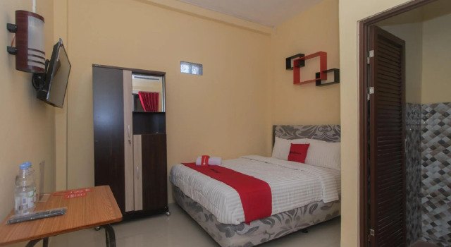 RedDoorz Syariah near Politeknik Negeri Madiun